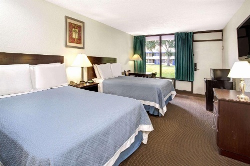 Days Inn by Wyndham Kissimmee FL image 22