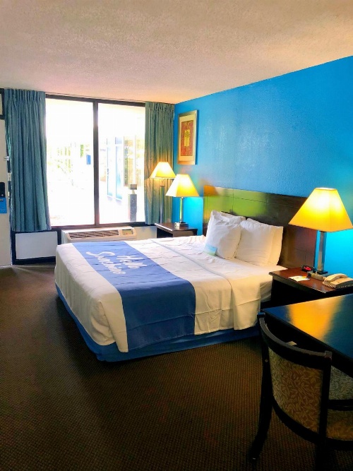 Days Inn by Wyndham Kissimmee FL image 3