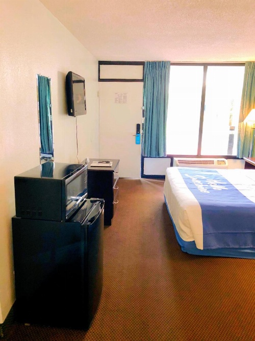 Days Inn by Wyndham Kissimmee FL image 4