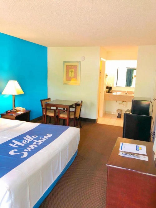 Days Inn by Wyndham Kissimmee FL image 6